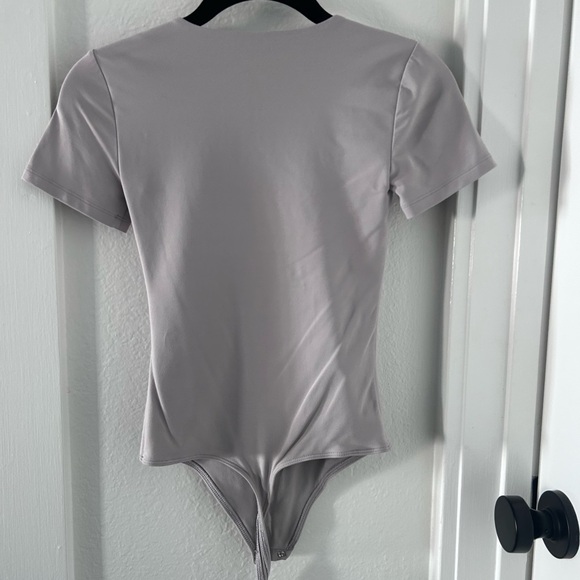 Aritzia Babaton contour crew bodysuit - Picture 2 of 2